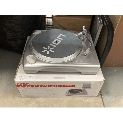 568 - Boxed Ion TT USB turntable