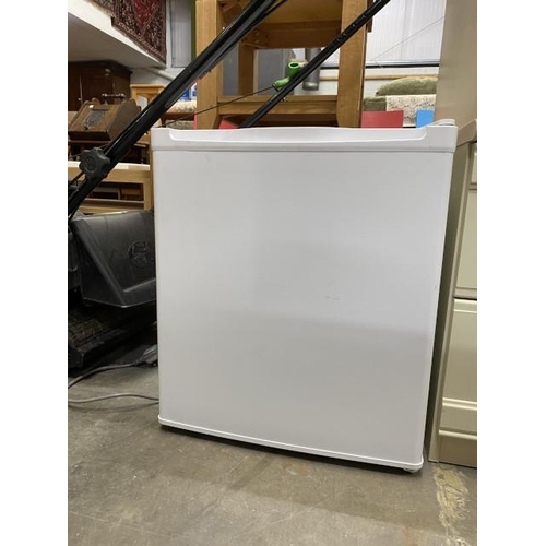 112 - Essential table top freezer CTF34W18 50H 43W 48D