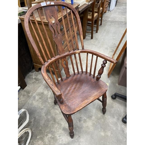 130 - Victorian ash and elm Windsor chair 57W