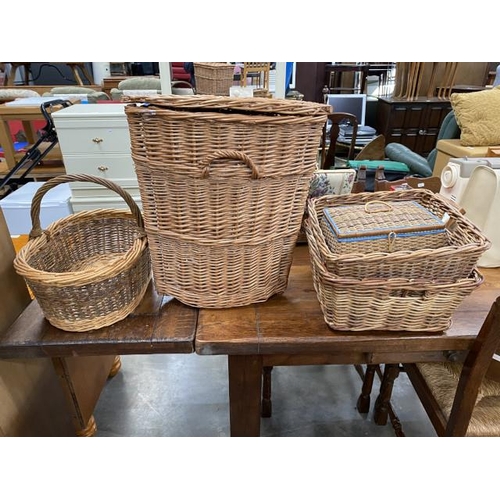 142 - Assorted wicker baskets