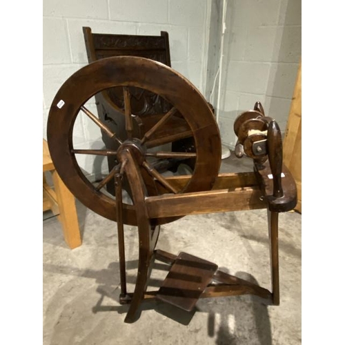 32 - Antique traditional spinning wheel 84 x 70cm