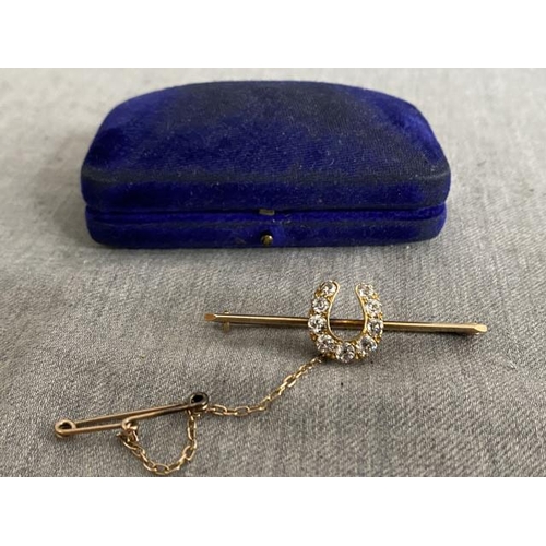 338 - Gold tone (no hallmarks, but believed to be gold) and diamond horseshoe brooch 6.8g