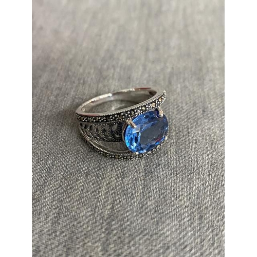 340 - Silver & blue stone set ring (size S)