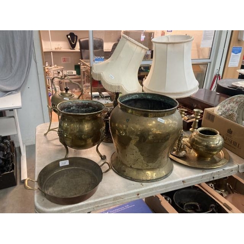 402 - Assorted brass ware including table lamps, brass charger, brass candlesticks, spirit kettle etc