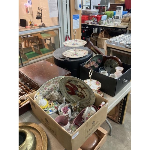 403 - Assorted collectables including hat box, Royal Albert 'Old Country Roses' cake stand, Midwinter cake... 