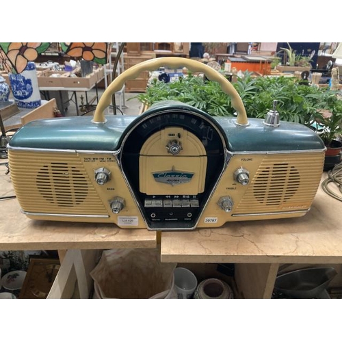 428 - Vintage Classic Bush radio