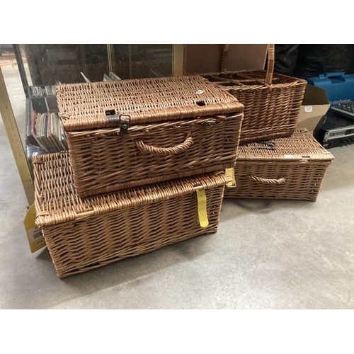 432 - 3 wicker hampers and a wicker bottle carrier