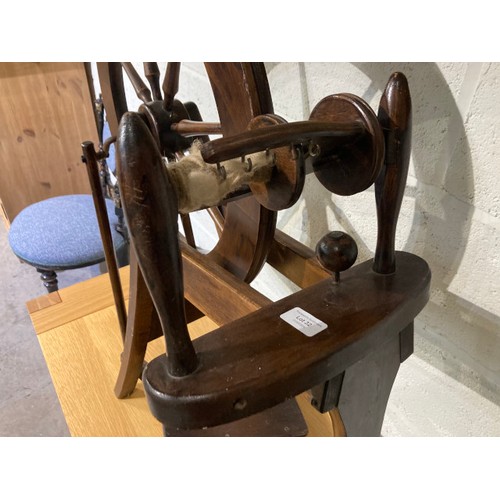 32 - Antique traditional spinning wheel 84 x 70cm