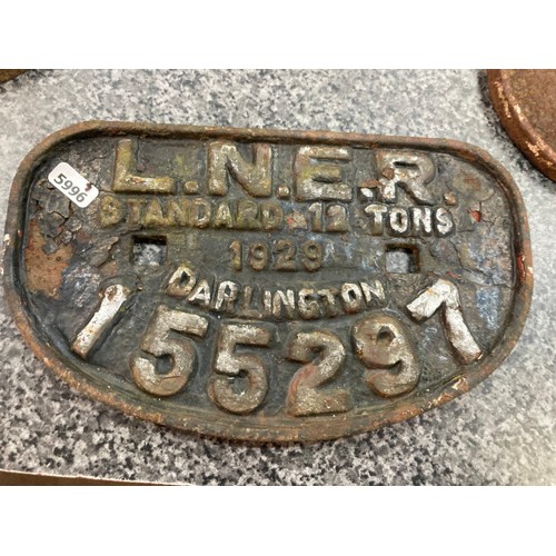 286 - 5 vintage cast railway signs - 'LNER Standard 12 tons 167476', '1930 Standard 19 tons 126120', 'LNER... 