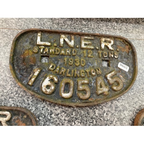 286 - 5 vintage cast railway signs - 'LNER Standard 12 tons 167476', '1930 Standard 19 tons 126120', 'LNER... 