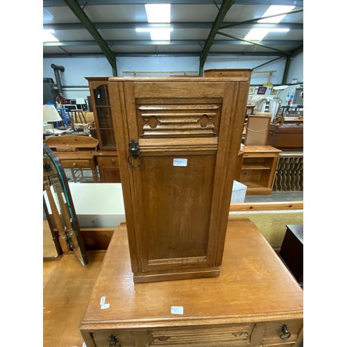 184 - Edwardian oak bedroom suite - 4 drawer chest 90H 78W 46D, bedside chest 68H 33W 32D & dressing table... 