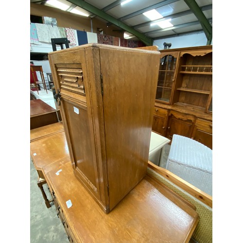 184 - Edwardian oak bedroom suite - 4 drawer chest 90H 78W 46D, bedside chest 68H 33W 32D & dressing table... 