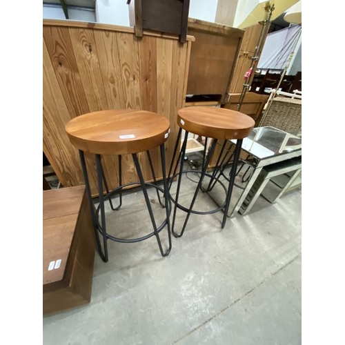 103 - 2 contemporary bars stools on hair pin legs 68H 32cm diameter