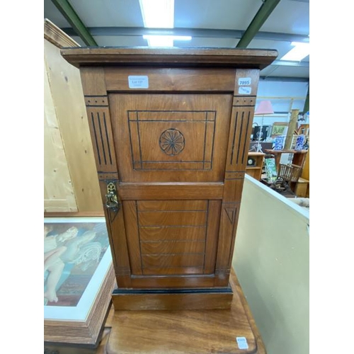 137 - Victorian mahogany pot cupboard 71H 40W 38D