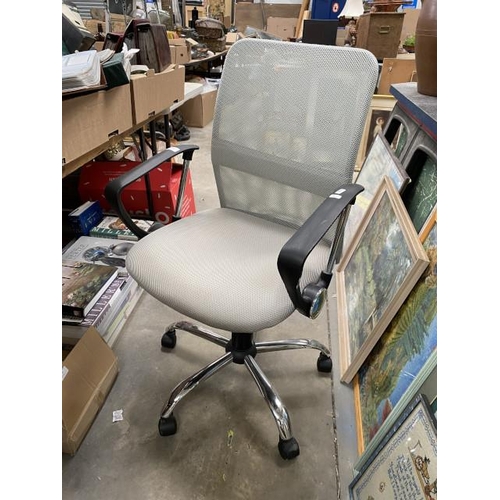 166 - Swivel office chair