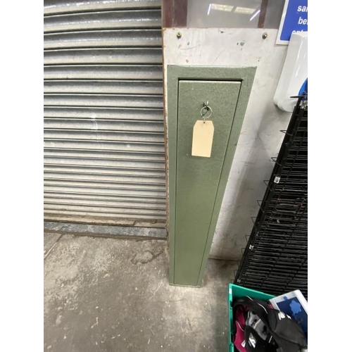 177 - Metal gun cabinet with one key 129H 22W 17D