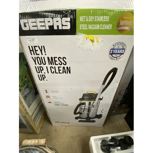 197 - GEEPAS GVC 19012 wet & dry stainless steel vacuum (new)