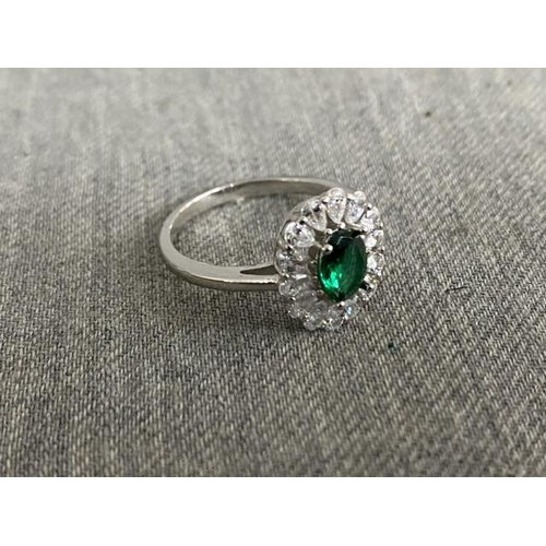 306 - 925 silver green gem set ring size O