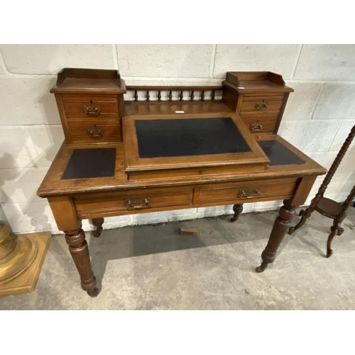 33 - Victorian oak gentleman's desk 102H 106W 53D