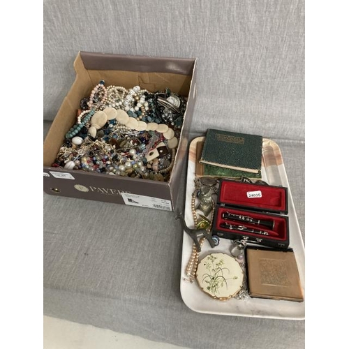 351 - Tray & box of collectables inc. 2 autograph albums, Stratton & AGME compacts, cased miniature clarin... 