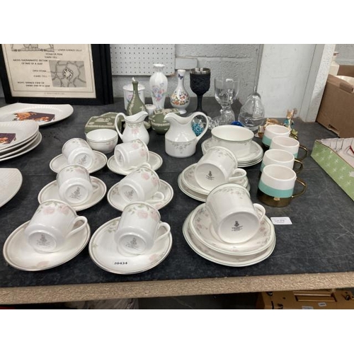 375 - 14 pieces of Royal Doulton 