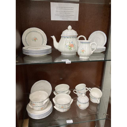 395 - 29 pieces of Villeroy & Boch 