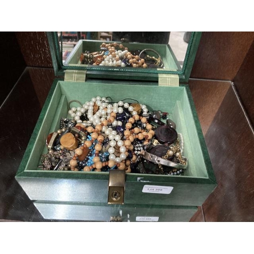 399 - Jewellery box of costume jewellery