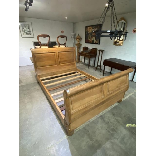 41 - Pine king size sleigh bed with side rails and lats