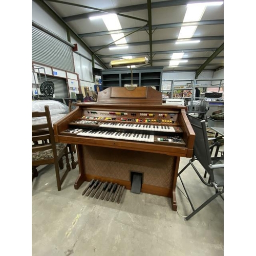 99 - Yamaha Electone D-65 organ 102H 116W 66D