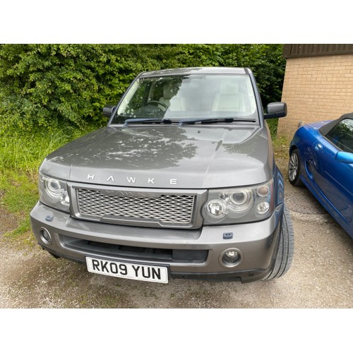 206 - RK09 YUN Land Rover Range Rover SP HSE TDV8 A estate in grey, diesel, 5 doors, 3628CC, 1 key fob, MO... 