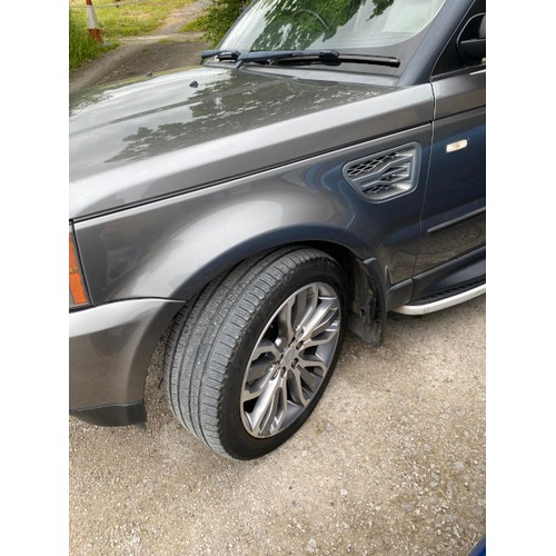 206 - RK09 YUN Land Rover Range Rover SP HSE TDV8 A estate in grey, diesel, 5 doors, 3628CC, 1 key fob, MO... 