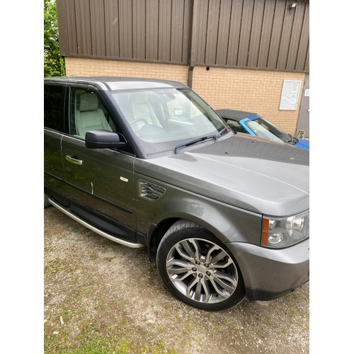 206 - RK09 YUN Land Rover Range Rover SP HSE TDV8 A estate in grey, diesel, 5 doors, 3628CC, 1 key fob, MO... 