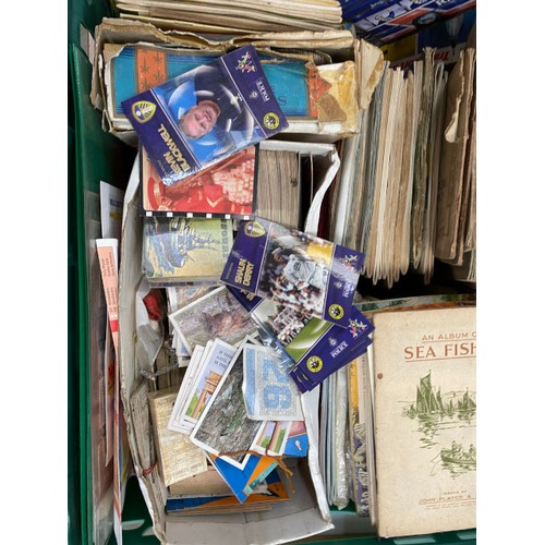 484 - 5 boxes of assorted loose cigarette and tea cards, Brooke Bond picture cards albums including Britis... 