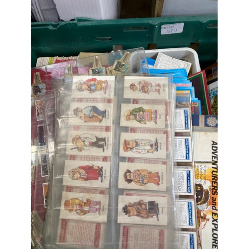 484 - 5 boxes of assorted loose cigarette and tea cards, Brooke Bond picture cards albums including Britis... 