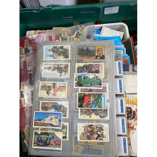 484 - 5 boxes of assorted loose cigarette and tea cards, Brooke Bond picture cards albums including Britis... 