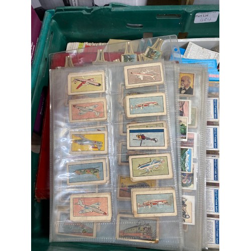 484 - 5 boxes of assorted loose cigarette and tea cards, Brooke Bond picture cards albums including Britis... 