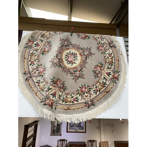 125 - Circular Chinese style rug 200cm diameter