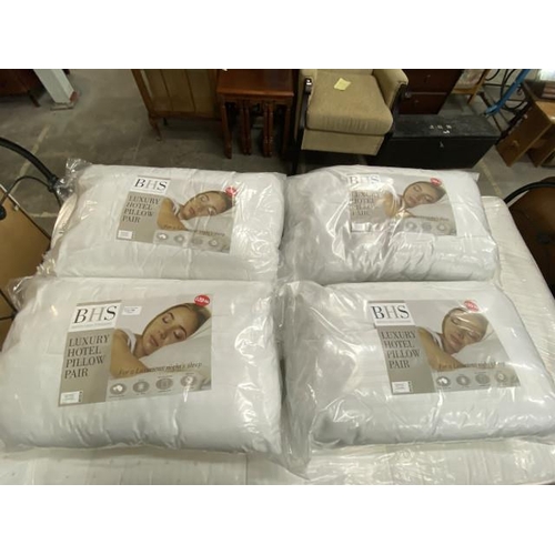 126 - 4 pairs of luxury hotel pillows (new)