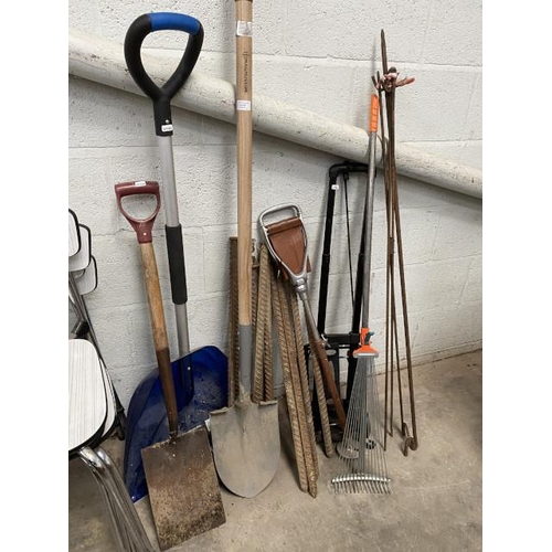 22 - Assorted garden tools, Suncast snow shovel, Magnusson shovel etc