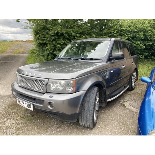 465 - RK09 YUN Land Rover Range Rover SP HSE TDV8 A estate in grey, diesel, 5 doors, 3628CC, 1 key fob, MO... 