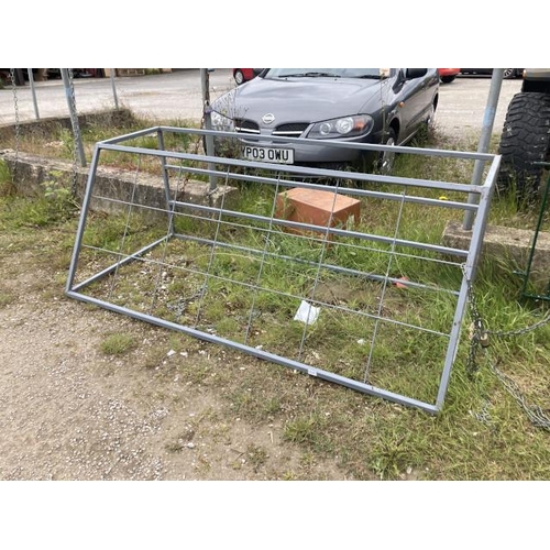 489 - Metal Rug rack 200H 75W 95D