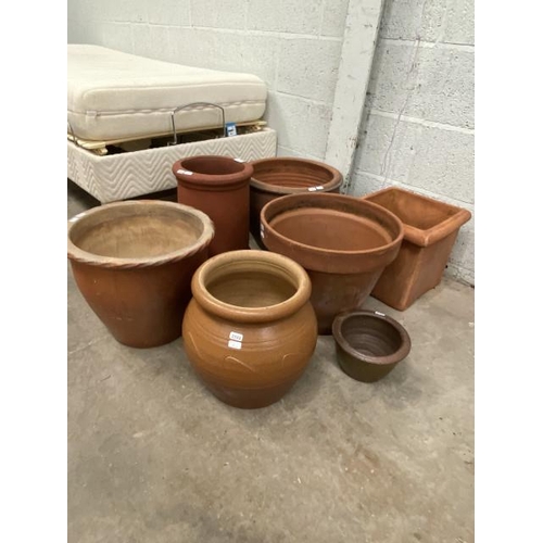 98 - 4 glazed planters & 3 terracotta planters (in various sizes)