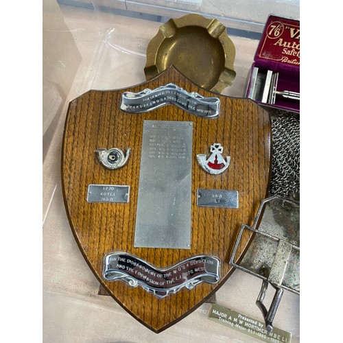 439 - Box of wooden military plaques including 107 Squadron RAF, 50 Squadron RAF, Inns of Court Regiment, ... 