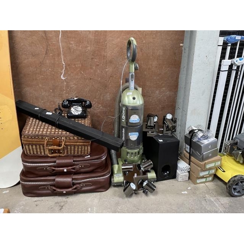 10 - Electrolux Loopie vacuum, wicker picnic basket, assorted door furniture, theatre lights, Bush Savoy ... 