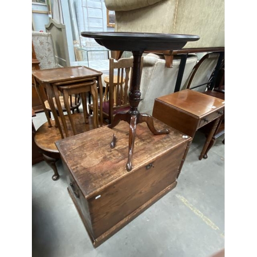 101 - 19th century elm blanket box 56H 81W 48D & a Georgian mahogany tripod table (as found) 63H 54cm diam... 