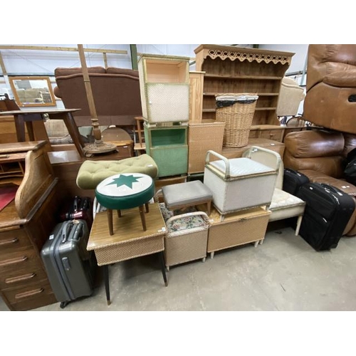 125 - Assorted rattan furniture including Blind-Craft, Buy Blind Guild (in various sizes) etc