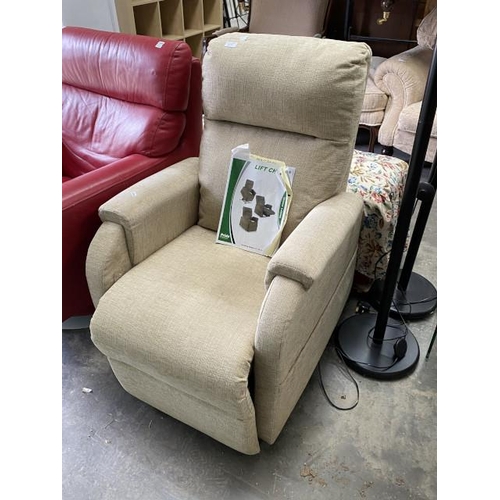 18 - Pride Petite single motor rise and recline armchair 67W