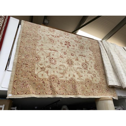 187 - Good quality cream ground carpet 300 x 210cm