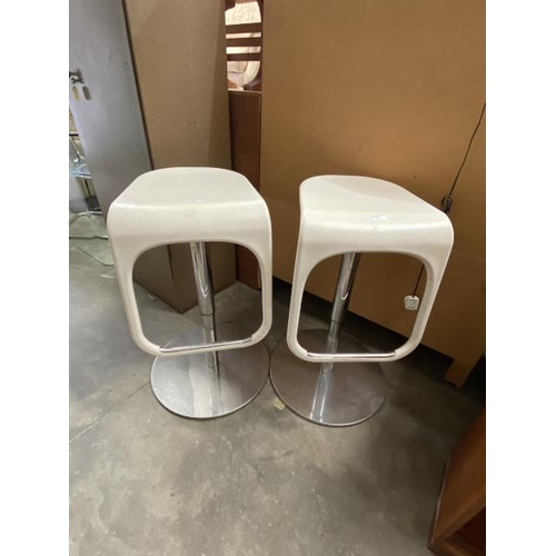 21 - Pair of Ikea 'Urban' bar stools 40W