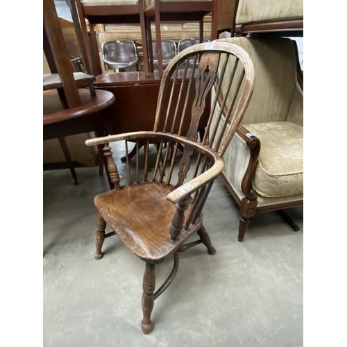 65 - Antique ash and elm Windsor chair 58W